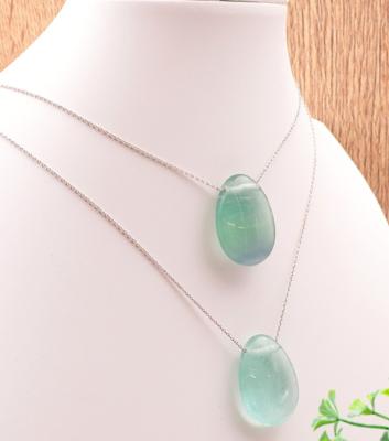 Pendentif Fluorine verte (avec cordon)